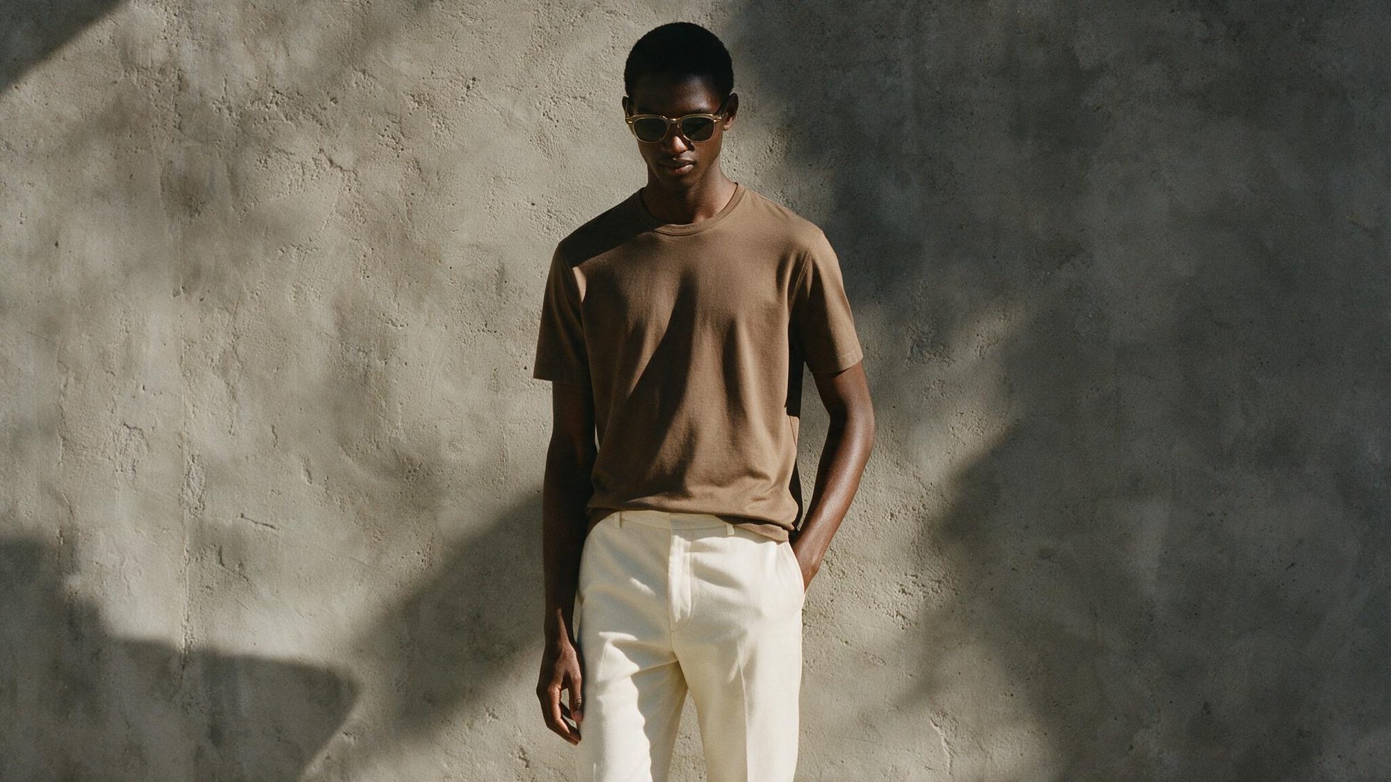 Editorial look, olive t-shirt